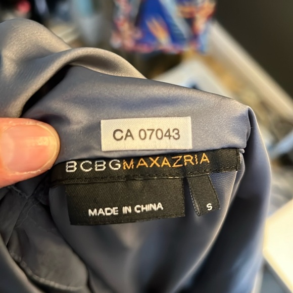 1 hour sale. BCBG Maxazria, gray blouse, size small - Picture 3 of 8